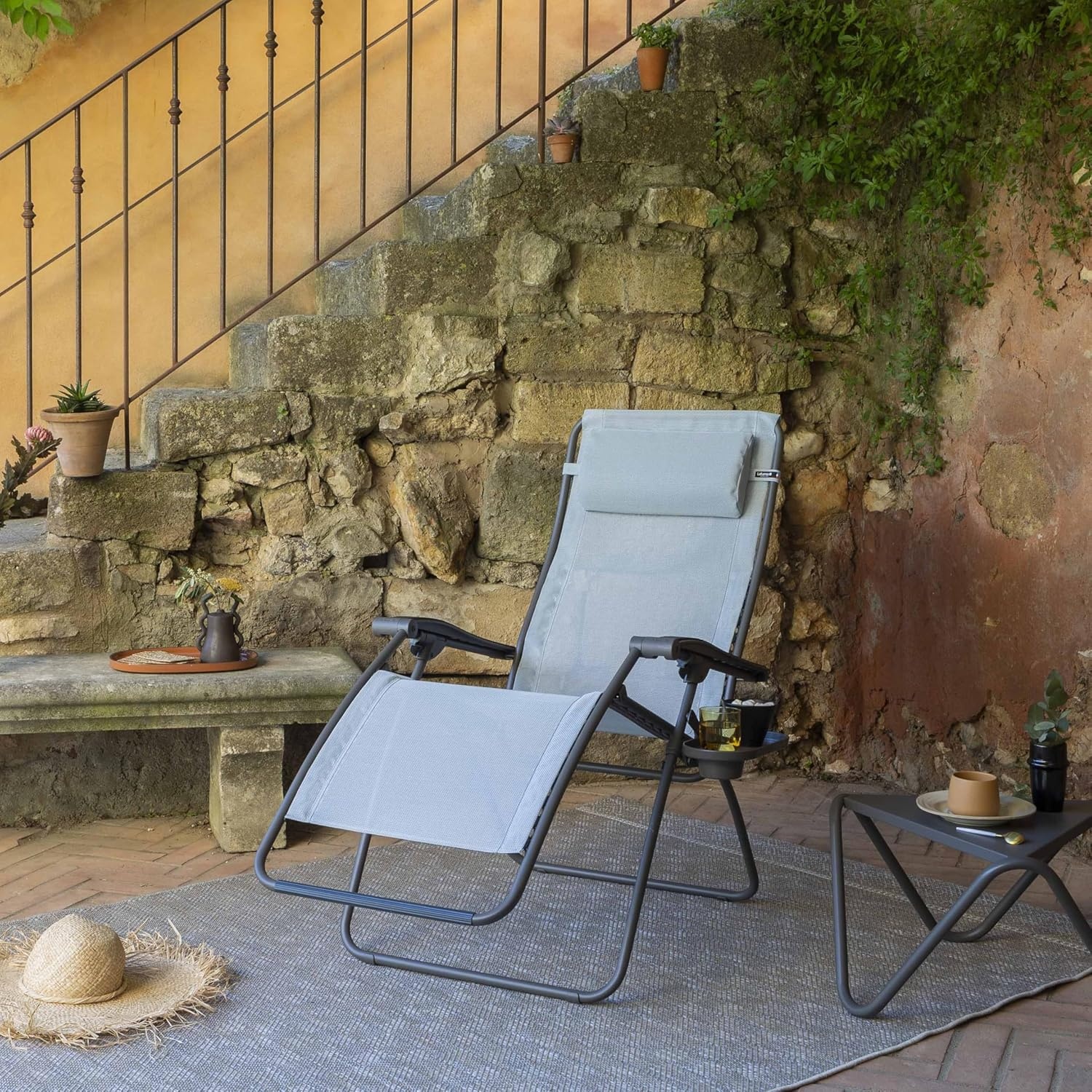 Lafuma LFM2049-8717 R-Clip Batyline Iso Relaxation Zero Gravity Recliner Chair, Folding Outdoor Lounge Chair with Removable Cushion, Graphite(Ciel Light Blue)