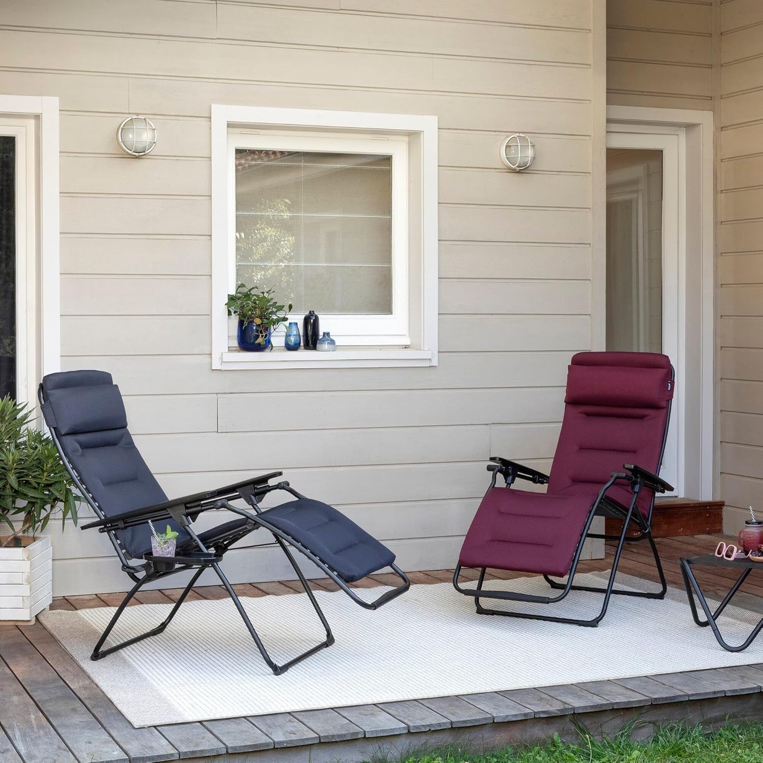 Lafuma Futura XL Air Comfort Series Outdoor Zero Gravity Lounge Chair, Black(Bordeaux Red)